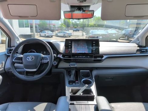 Certified 2024 Toyota Sienna Limited AWD/4WD image 12