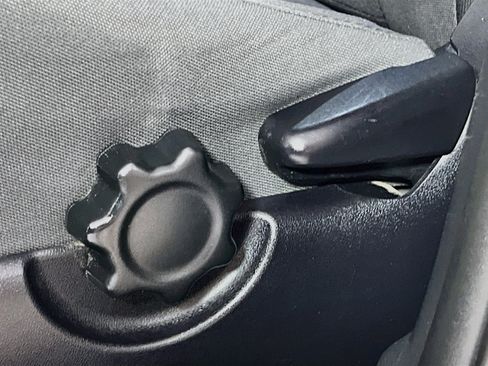 Used 2019 Toyota Tacoma TRD Sport RWD image 16