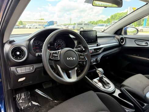 Used 2022 Kia Forte LXS FWD image 15