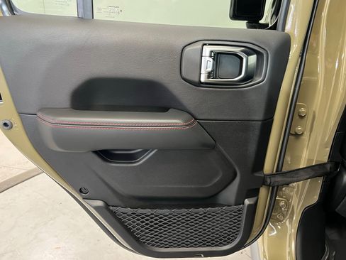 New 2025 Jeep Gladiator Rubicon AWD/4WD image 18