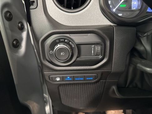 Used 2024 Jeep Wrangler Unlimited AWD/4WD image 36