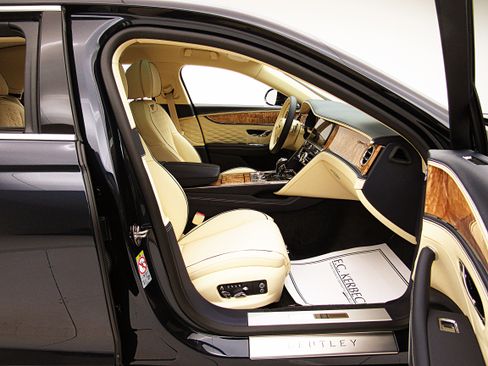 Used 2022 Bentley Flying Spur V8 AWD/4WD image 25