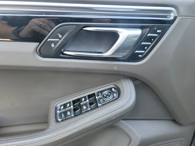Used 2017 Porsche Macan S w/ Premium Package Plus AWD/4WD image 15
