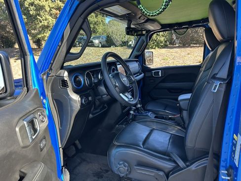 Used 2023 Jeep Gladiator Overland w/ Popular Equipment Package image 44