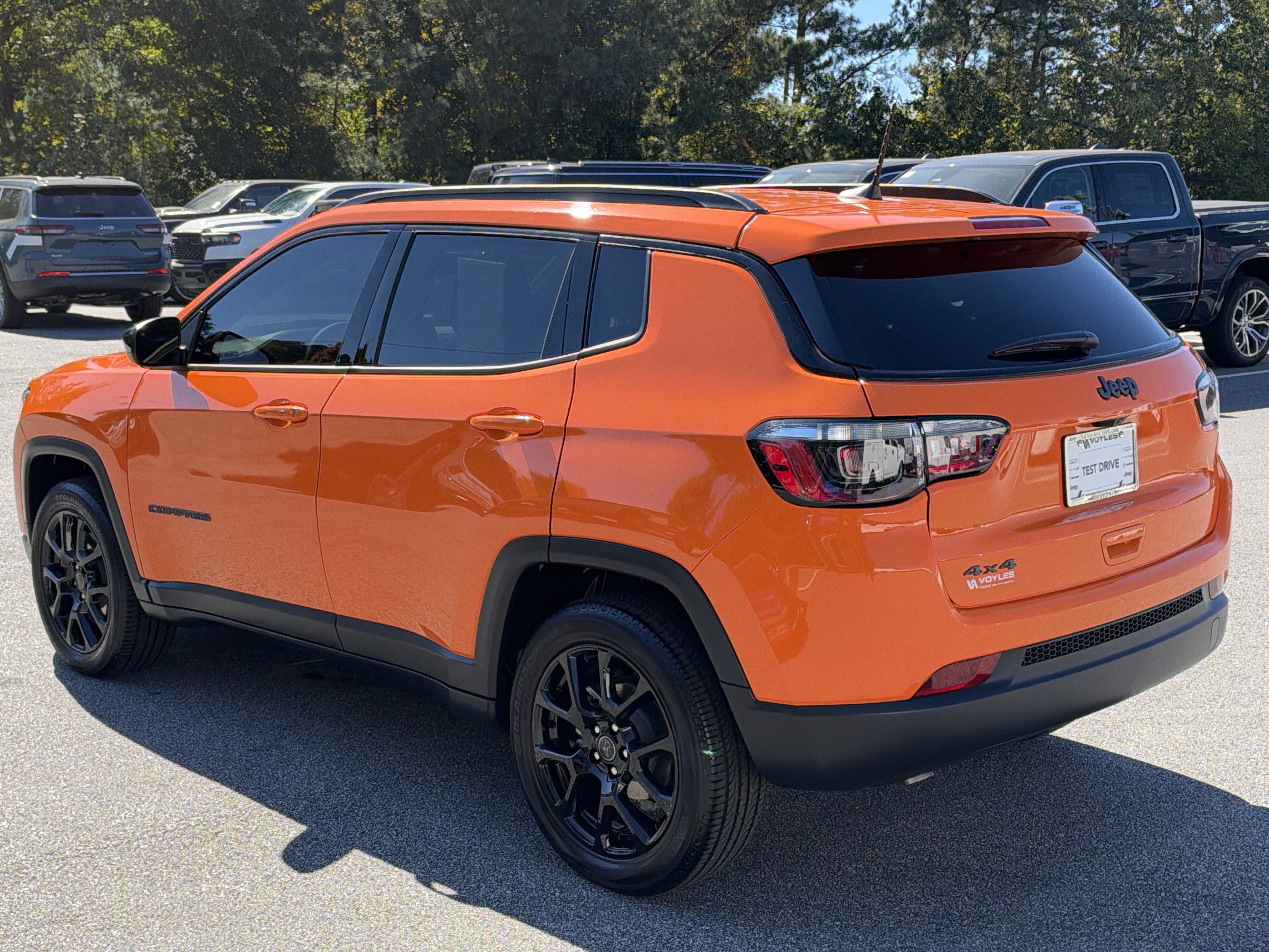 Used 2026 Jeep Compass Latitude AWD/4WD image 6