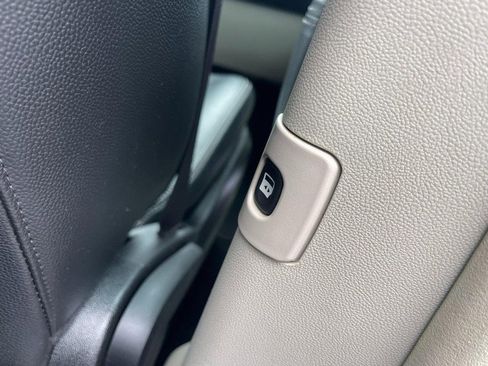 Used 2016 Chrysler Town & Country Touring w/ Driver Convenience Group image 15