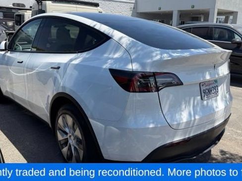 Used 2023 Tesla Model Y Long Range AWD/4WD image 3