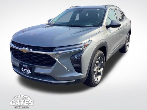 Used 2024 Chevrolet Trax LT w/ Driver Confidence Package FWD image 6