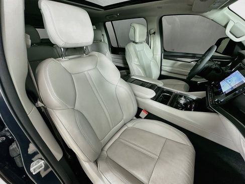 Certified 2023 Jeep Wagoneer 4WD w/ Premium Group I image 38