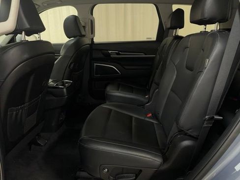 Used 2025 Kia Telluride S AWD/4WD image 18