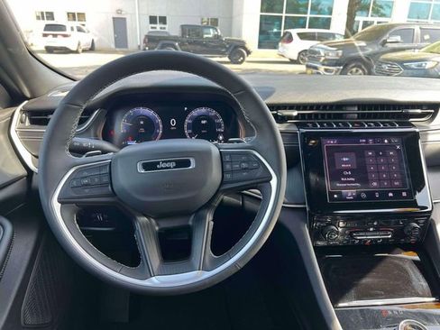 Used 2025 Jeep Grand Cherokee Laredo X w/ Luxury Tech Group I AWD/4WD image 27