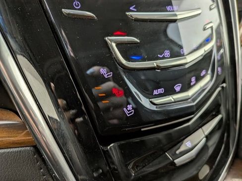 Used 2017 Cadillac Escalade Premium Luxury image 10