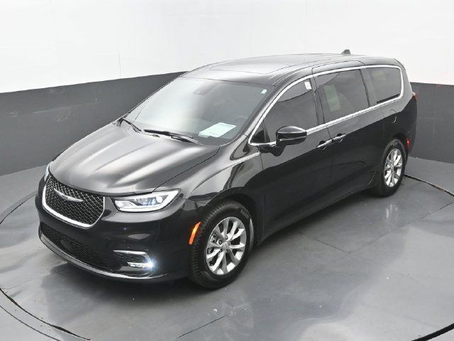 Used 2026 Chrysler Pacifica Limited FWD image 33