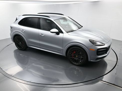 Certified 2021 Porsche Cayenne GTS AWD/4WD image 40