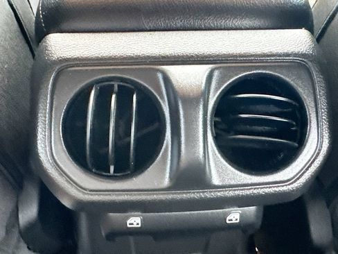 Certified 2023 Jeep Wrangler Unlimited AWD/4WD image 28