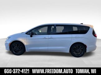 New 2026 Chrysler Pacifica Select FWD video 3