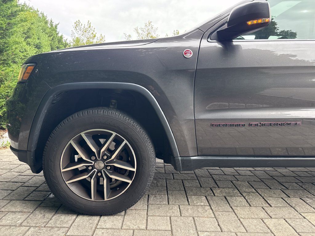 Used 2018 Jeep Grand Cherokee Trailhawk AWD/4WD image 9