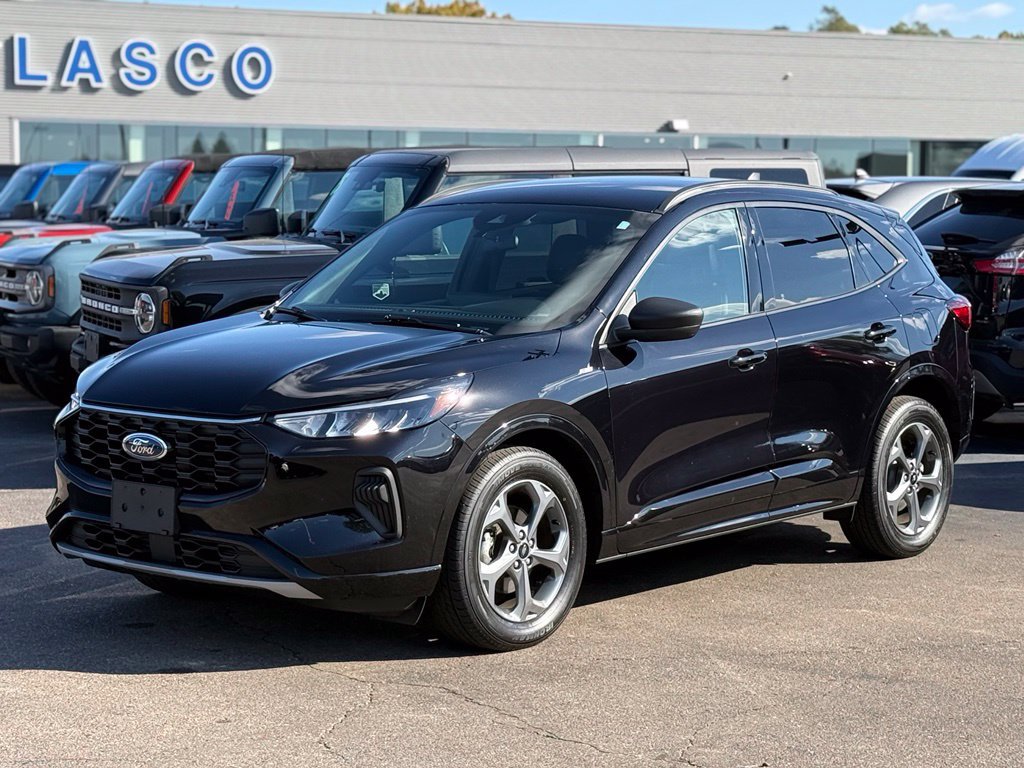 Used 2023 Ford Escape ST-Line w/ Tech Pack #1 AWD/4WD image 32