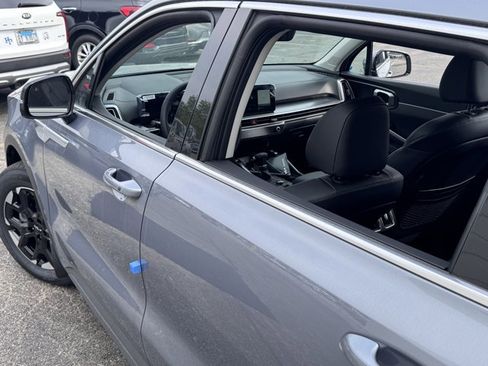 New 2025 Kia Sorento S image 21