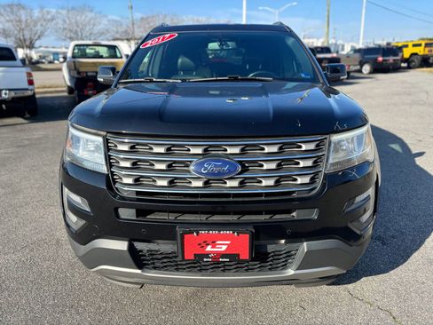 Used 2017 Ford Explorer XLT w/ Equipment Group 202A AWD/4WD image 8