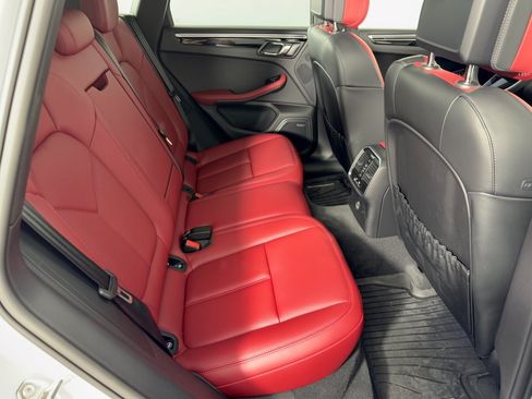 Certified 2026 Porsche Macan AWD/4WD image 29