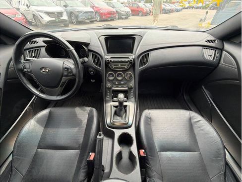 Used 2015 Hyundai Genesis 3.8 RWD image 4