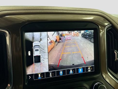 Used 2021 Chevrolet Silverado 1500 High Country w/ Technology Package image 15