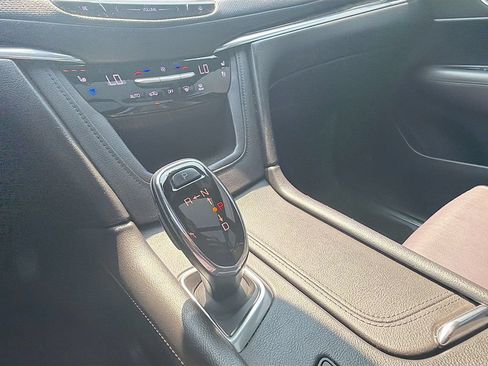 Used 2017 Cadillac XT5 Luxury w/ Driver Awareness Package FWD image 17