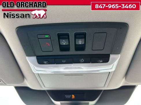 Used 2024 Nissan Pathfinder Platinum image 17