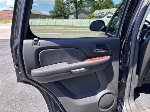 Used 2012 GMC Yukon SLT w/ SLT-2 Equipment Package AWD/4WD image 16
