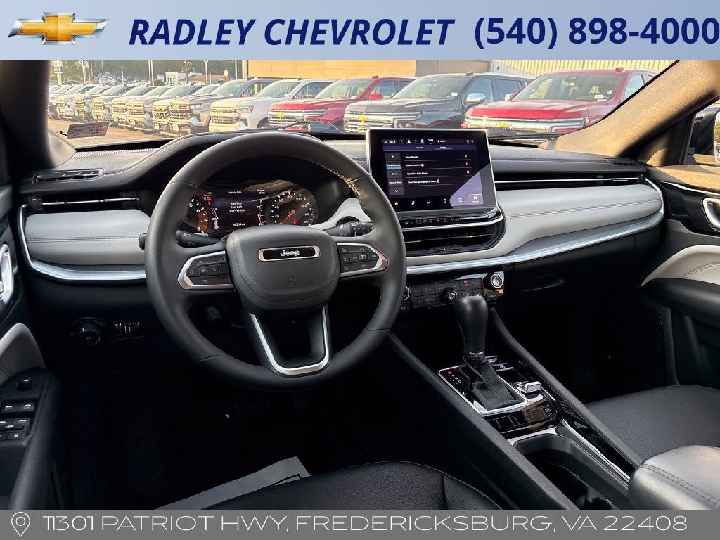 Used 2025 Jeep Compass Limited AWD/4WD image 13