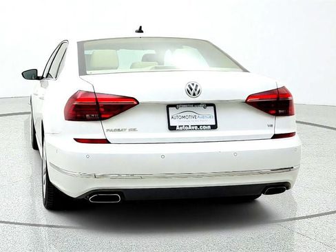 Used 2017 Volkswagen Passat 3.6 SEL Premium FWD image 6