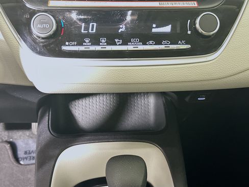Used 2025 Toyota Corolla LE FWD image 22