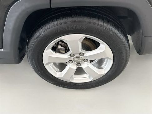 Used 2018 Jeep Compass Latitude w/ Popular Equipment Group FWD image 30