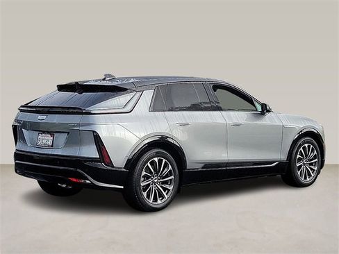 Used 2025 Cadillac Lyriq Sport image 5