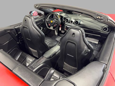 Used 2016 Ferrari California T image 21