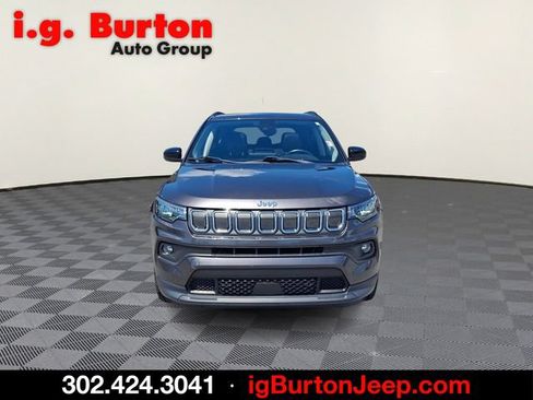 Used 2022 Jeep Compass Latitude w/ Sun and Sound Group AWD/4WD image 2