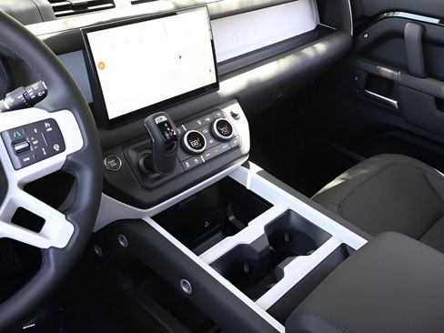 New 2025 Land Rover Defender 90 X-Dynamic SE image 22
