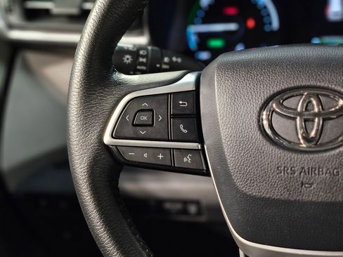 Used 2022 Toyota Sienna XLE image 28