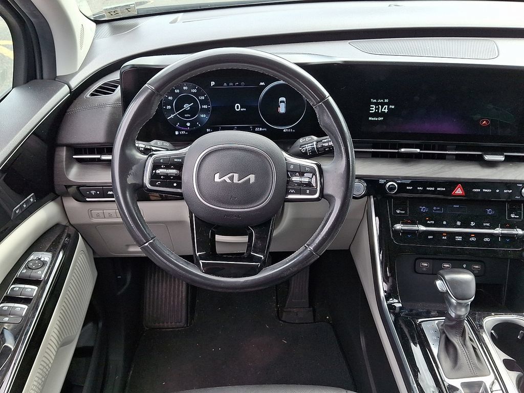Certified 2023 Kia Carnival SX FWD image 12