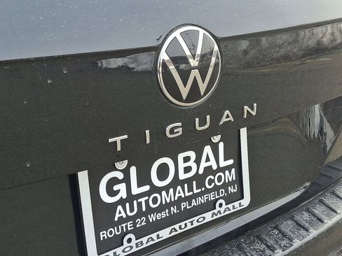 Used 2023 Volkswagen Tiguan SEL R-Line AWD/4WD image 30