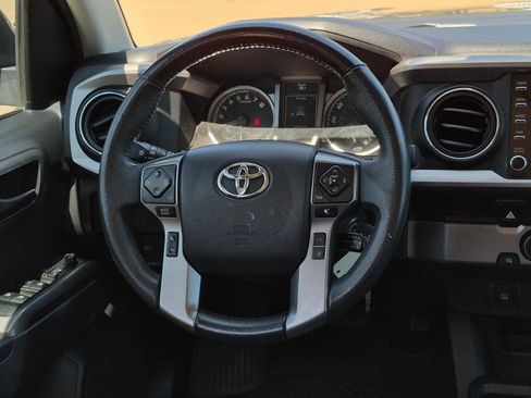 Used 2022 Toyota Tacoma SR5 RWD image 12