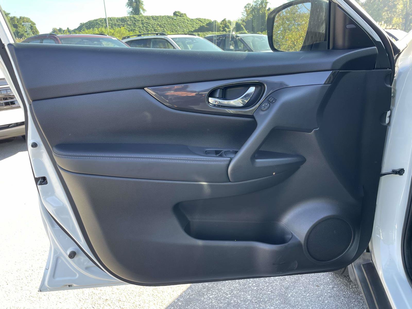 Used 2020 Nissan Rogue SV FWD image 5