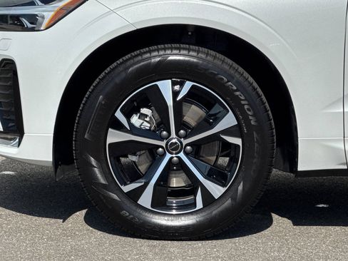 Certified 2026 Volvo XC60 B5 Core w/ Climate Package PRO AWD/4WD image 31