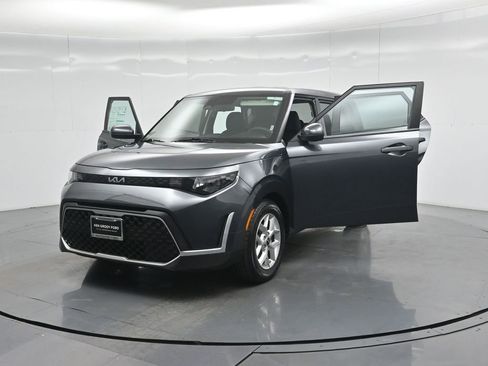 Used 2023 Kia Soul LX w/ Option Group 015 FWD image 30