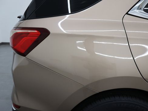 Used 2018 Chevrolet Equinox Premier image 24