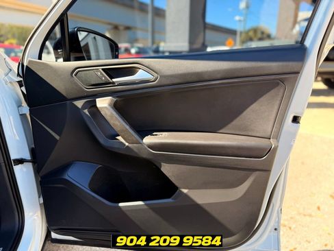 Used 2021 Volkswagen Tiguan SE FWD image 39