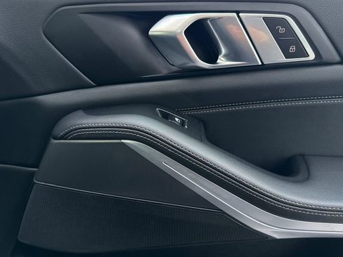 Used 2022 BMW X5 xDrive40i w/ M Sport Package image 19