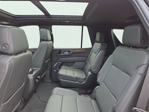 Used 2026 GMC Yukon Denali w/ Sun & Power Step Package AWD/4WD image 10