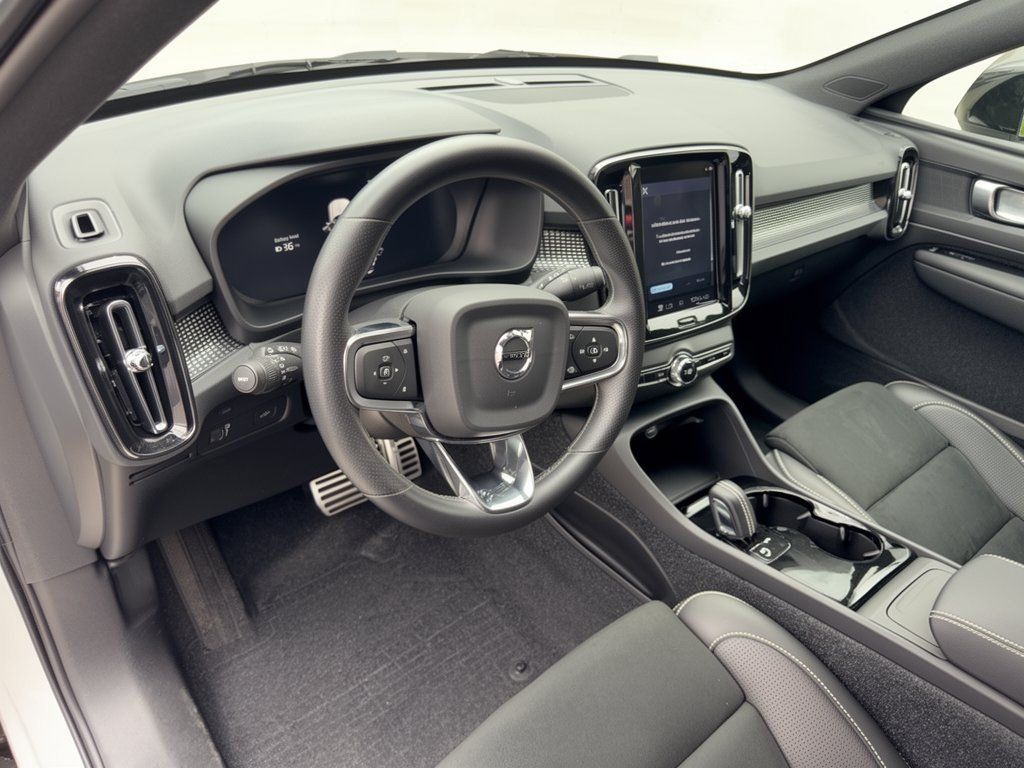 Used 2021 Volvo XC40 P8 Recharge w/ Climate Package AWD/4WD image 4